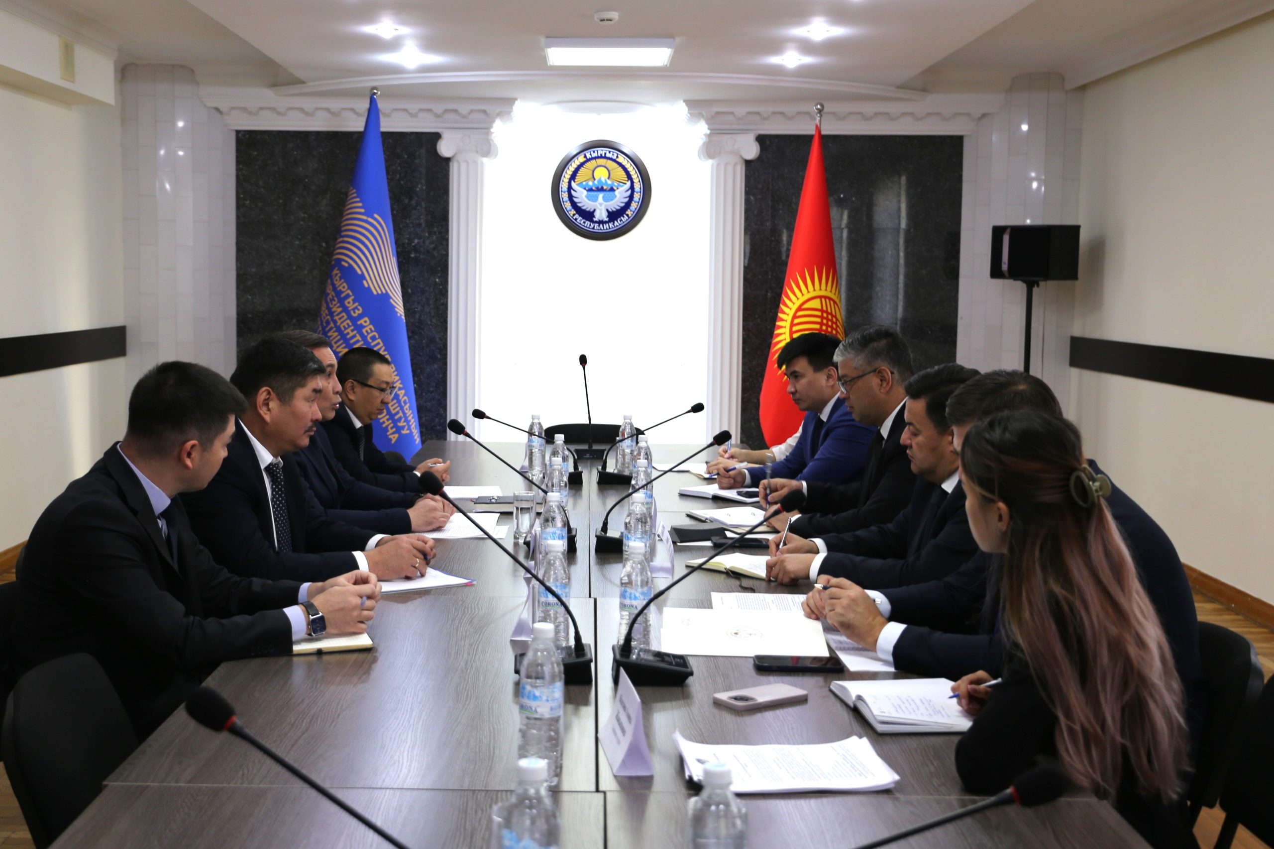 Рабочая встреча директора НАИ при Президенте КР Равшана Сабирова с представителями Генеральной прокуратуры