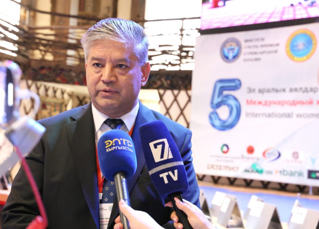 Кыргыз Республикасынын Президентине караштуу Инвестициялар боюнча улуттук агенттиктин директору Равшан Сабиров V эл аралык аялдар бизнес-форумуна катышты